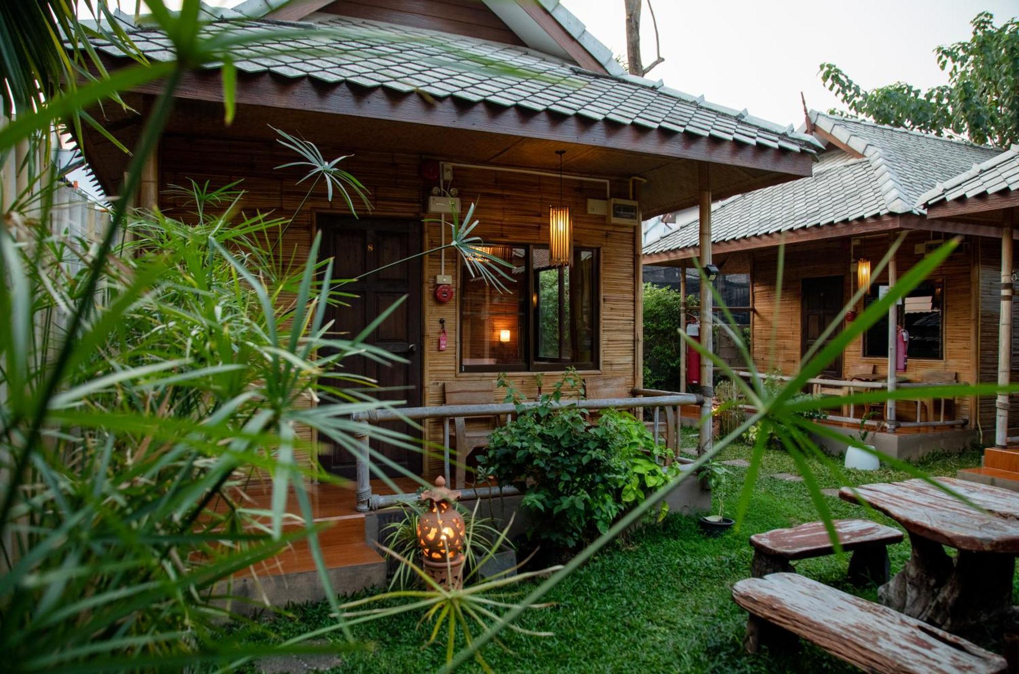 Boutique Hotel & Restaurant, Jaidee Bamboo Huts Chiang Mai Bagian luar foto