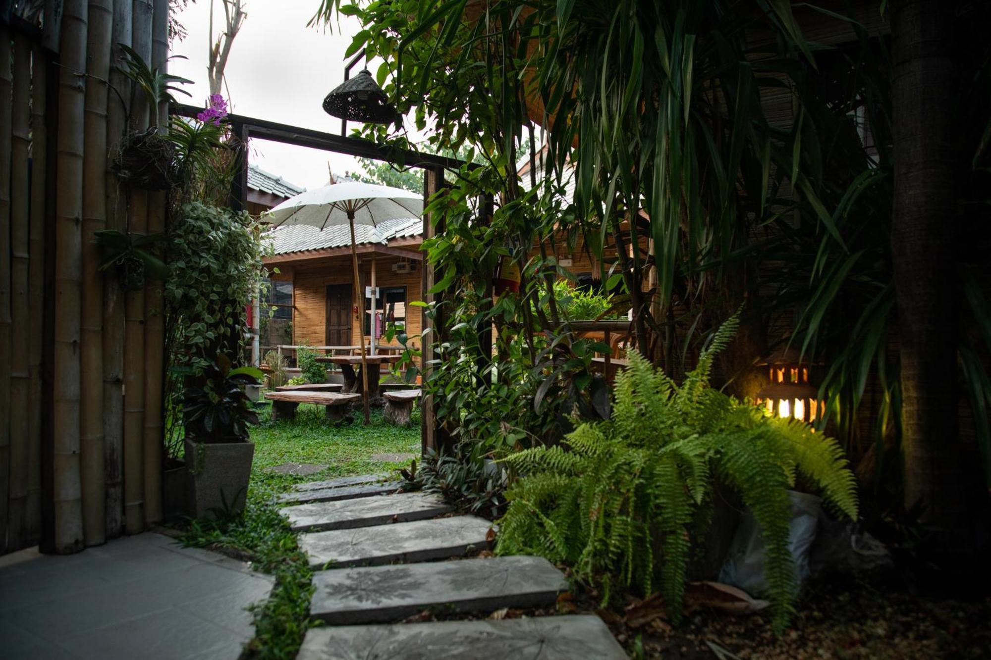 Boutique Hotel & Restaurant, Jaidee Bamboo Huts Chiang Mai Bagian luar foto