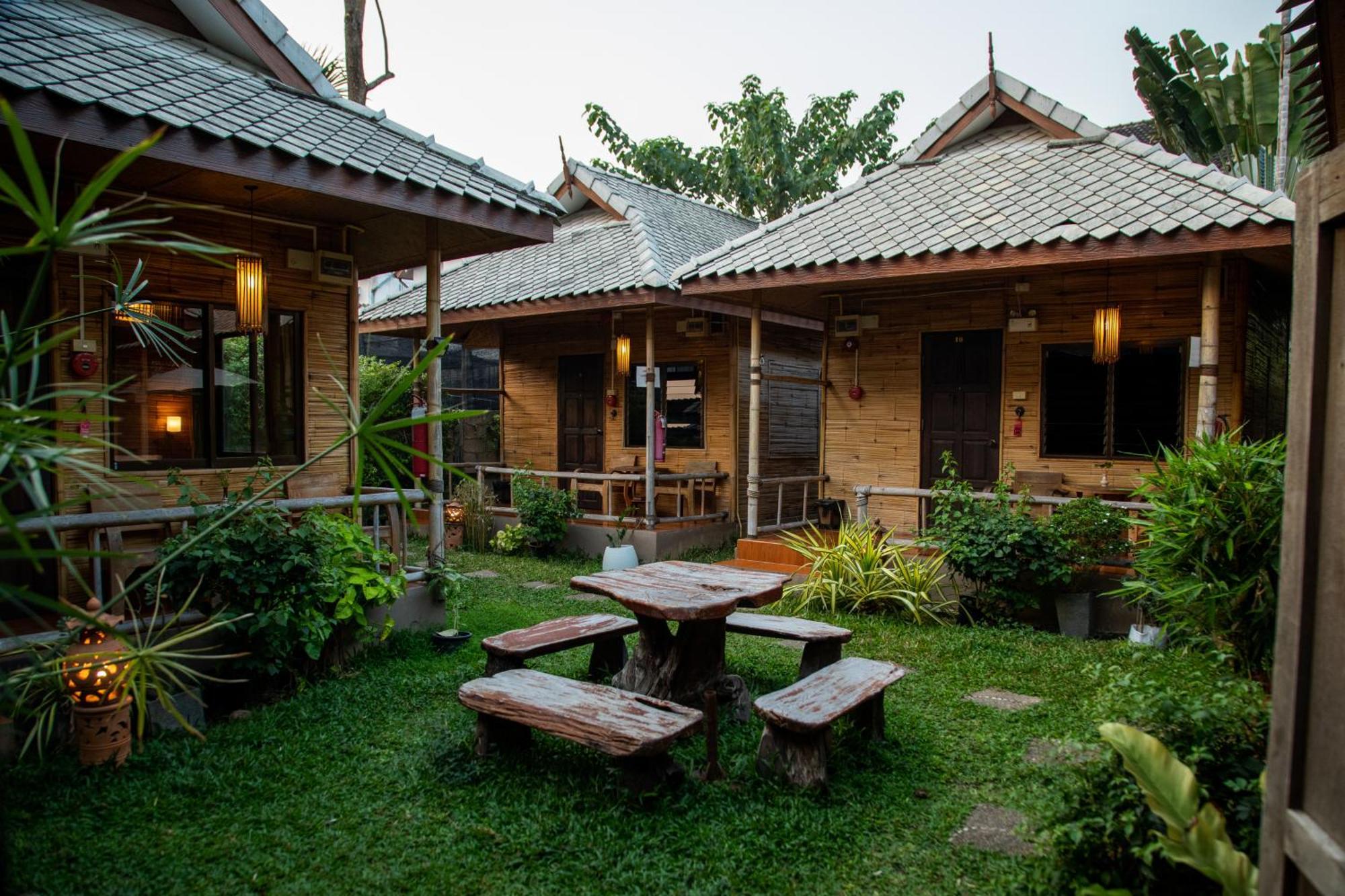 Boutique Hotel & Restaurant, Jaidee Bamboo Huts Chiang Mai Bagian luar foto