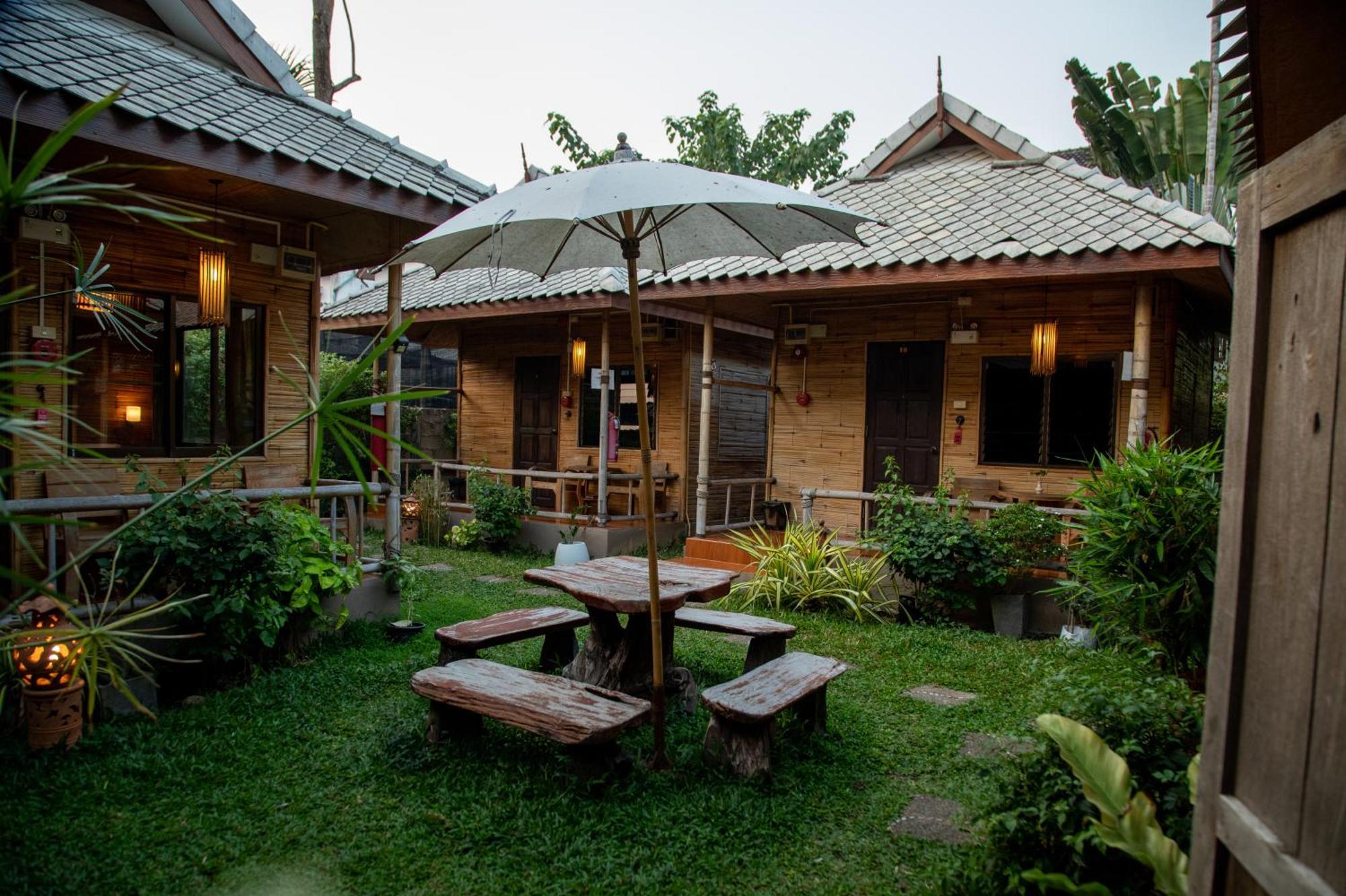 Boutique Hotel & Restaurant, Jaidee Bamboo Huts Chiang Mai Bagian luar foto