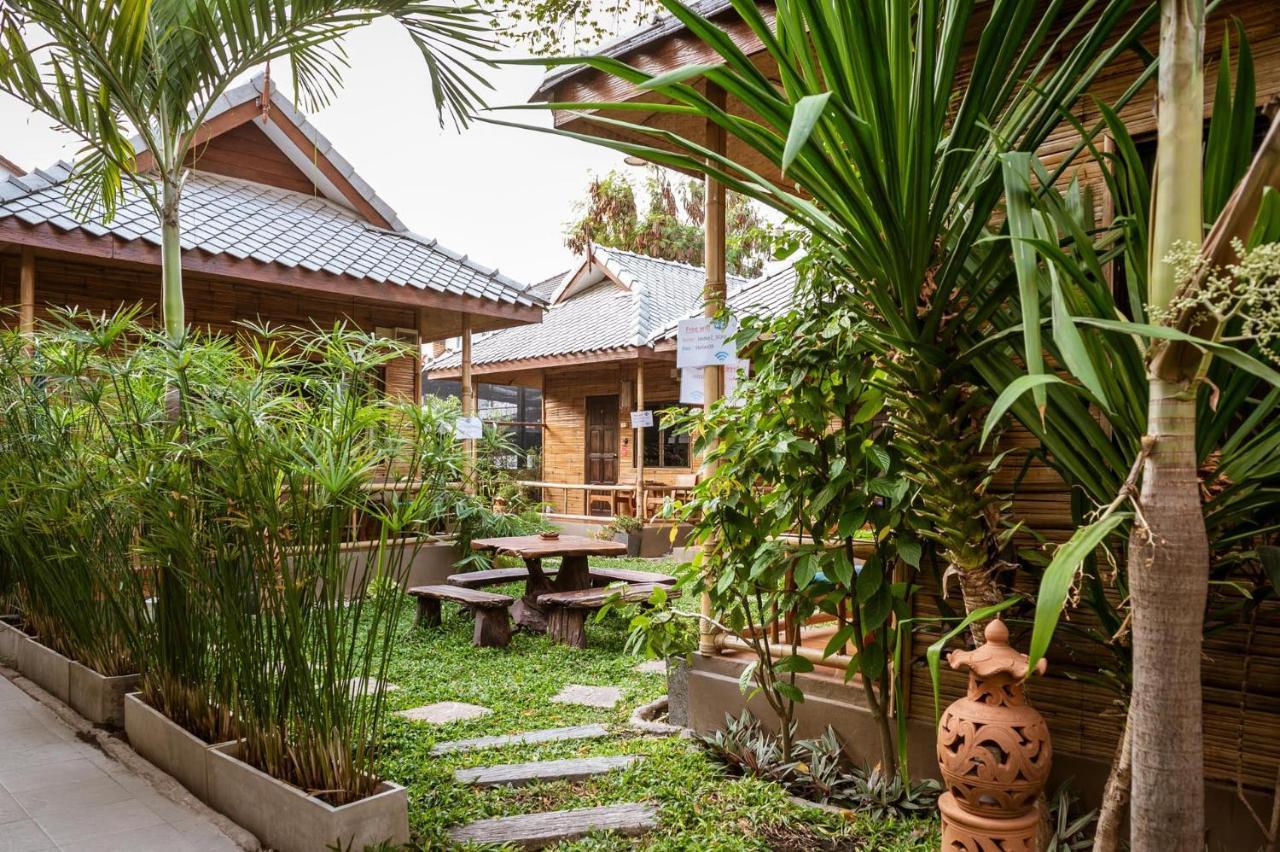 Boutique Hotel & Restaurant, Jaidee Bamboo Huts Chiang Mai Bagian luar foto